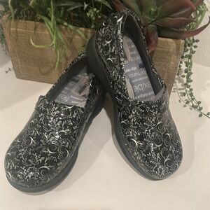 SoftWalk Greys Anatomy Meredith Comfort Clogs